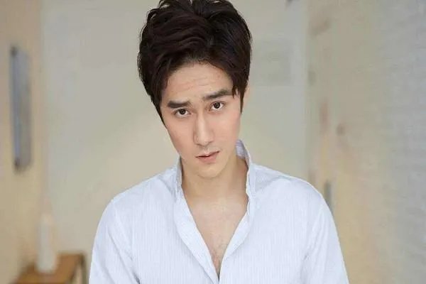 蒋劲夫被曝又家暴，他为何将向前女友道歉的微博删掉？