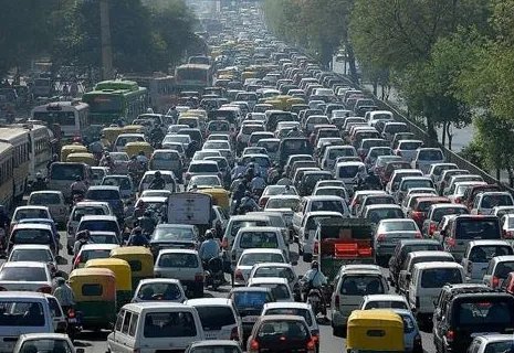 男子开＂病车＂上路跑掉车轮，警察帮助其继续返乡是怎么回事？