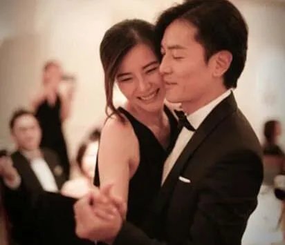 蒙嘉慧微博祝福梁咏琪结婚掀骂战 郑伊健为何选择了蒙嘉慧