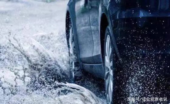 在郑州地铁5号线车厢里给大家鼓劲儿的女子去世了，她是如何“掉队”的？