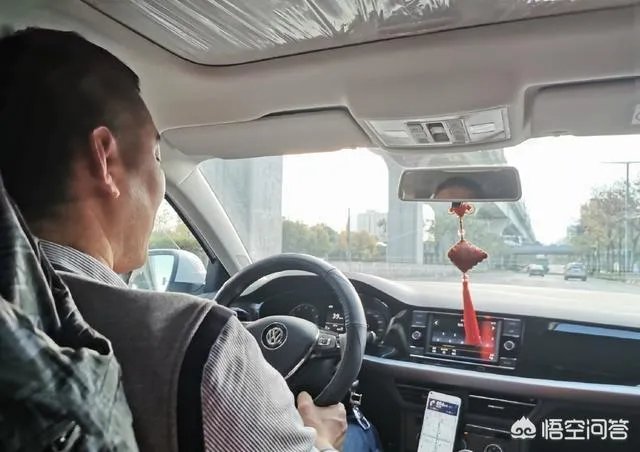 人到中年四十五了最近失业了，想买部车家用兼顾跑滴滴，买什么车好？