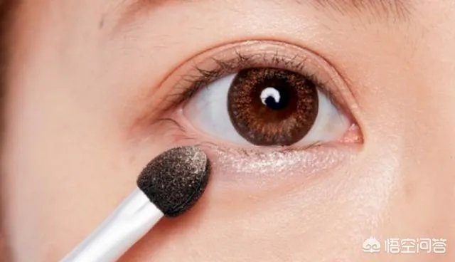 裸色眼影怎么画?