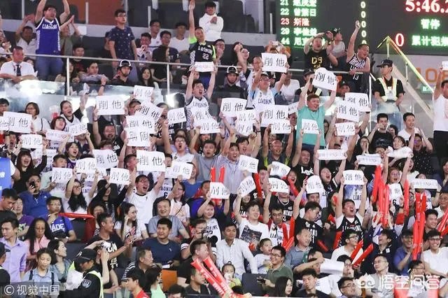 辽粤之战G4，广东主场出现球迷冲突互殴，你怎么看球迷的行为？