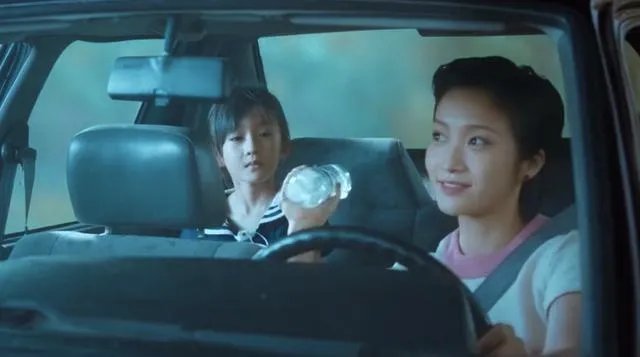 如何评价《不完美的她》的主题和表达的寓意？