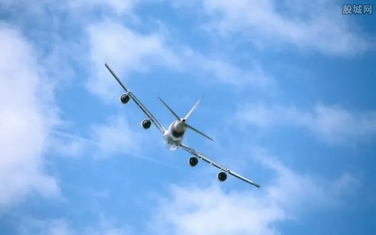 国航备降航班郑州 乘客描述当时惊魂一刻