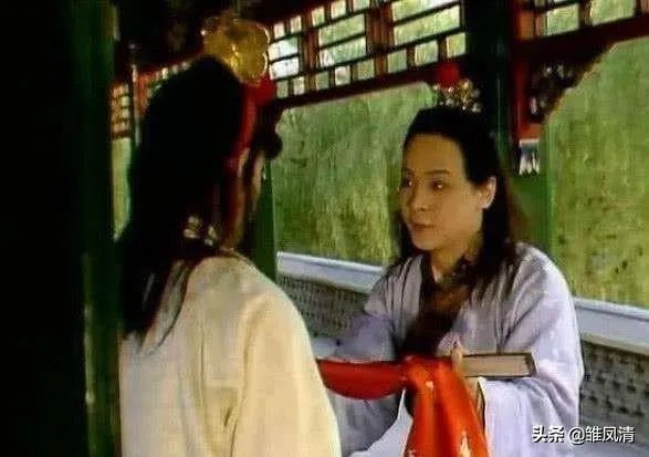 太子妃和皇上在树上玩耍他们不在乎风言风语