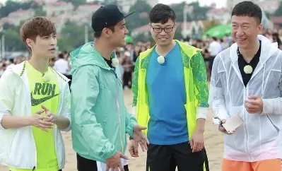 邓伦为他5次下跪,贾乃亮岳云鹏都讨好他,他是《极限挑战》里的谁?