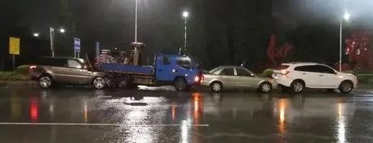 女司机开路虎连怼事件是怎么回事？