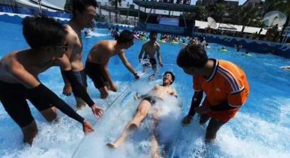 重庆游客坐冰桶里吃火锅是怎么回事 坐冰桶里吃火锅是什么感觉