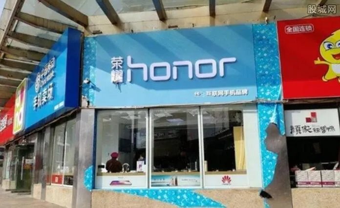 华为荣耀门店遭砸 是小米搞事还是华为营销炒作?
