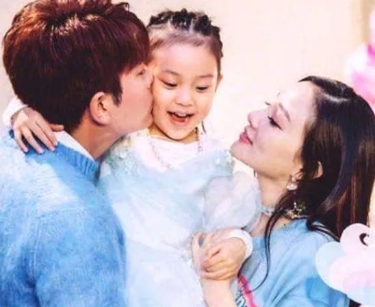 曾被嘲笑是“最丑”星二代，李小璐女儿现在什么样了？