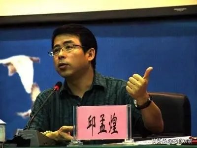 阿丘让中国给世界一个道歉，这种想法，是怎么来的？是小学老师教育的吗？