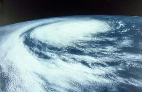 德国遭遇飓风袭击,飓风来袭时需注意哪些事项?