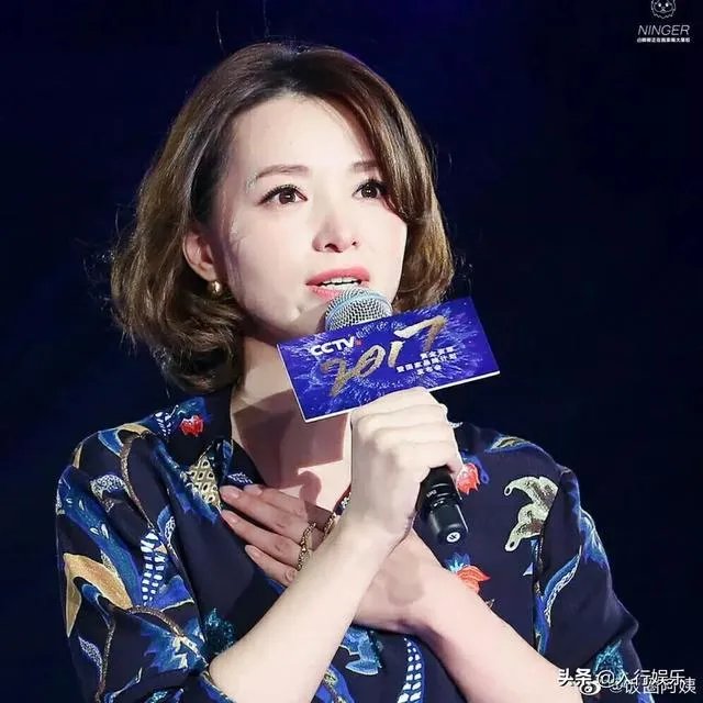 告别央视春晚两年董卿淡出主持舞台，最近主持《开学第一课》你觉得怎么样？