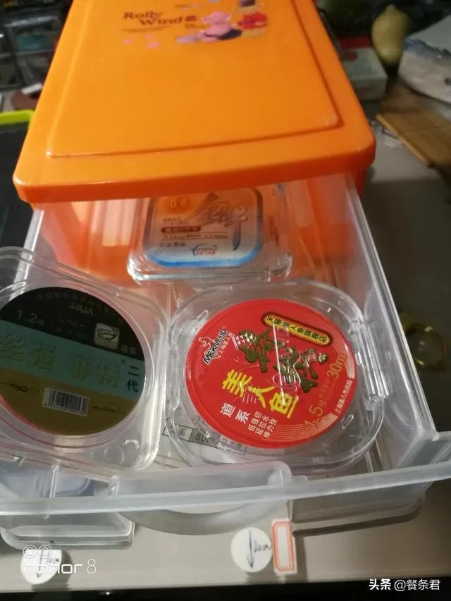 钓鱼人化绍新，李大毛越钓越有钱；更多人“钓鱼穷三年”，请问大家怎么看待这个现象？