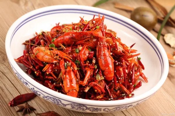 2年内迅速成为“夜宵霸主”的小龙虾，还能火多久呢？