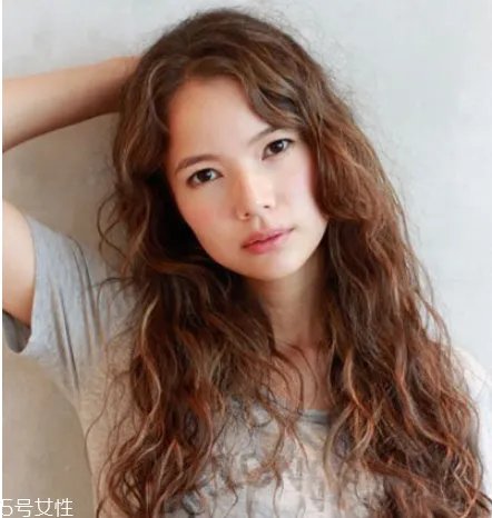 好看的长卷发发型图片 蛋糕卷发型