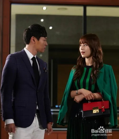 如何在服装表演过程中塑造个性角色