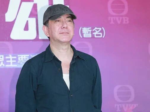 香港演员黄秋生野战 激情被偷拍慌张穿内裤