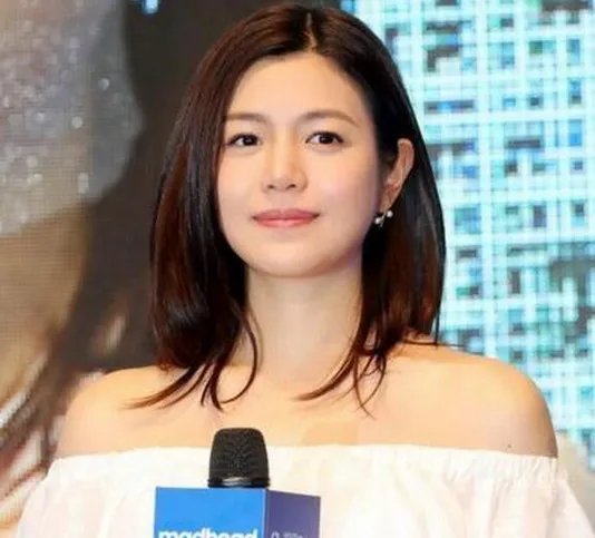 陈妍希挺孕肚现身无人陪伴 曾腹痛难止险送医