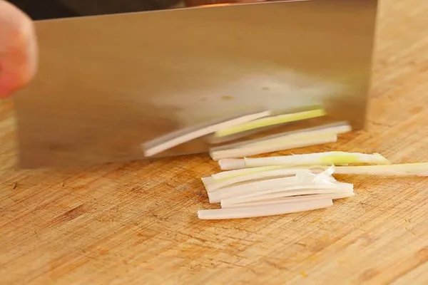 红烧鲤鱼的家常做法 怎么做红烧鲤鱼