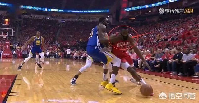 格林再次打到哈登眼睛，再次主动道歉。格林真的是无意的，还是装无辜？