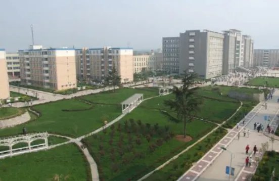 写一则关于开学典礼的校园新闻200字