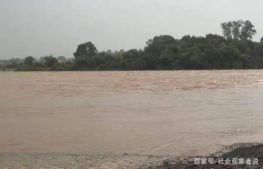 在郑州地铁5号线车厢里给大家鼓劲儿的女子去世了，她是如何“掉队”的？