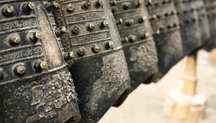 宫商角羽打一成语