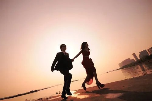 婚纱照套系有哪些  拍婚纱照一般多少钱