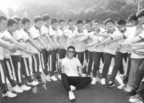 体育老师当班主任被投诉，教育部对此有何看法？