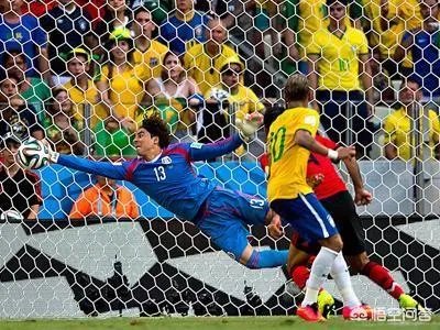 奥乔亚在世界杯赛场上表现惊人,但是为什么豪门俱乐部没有找他?