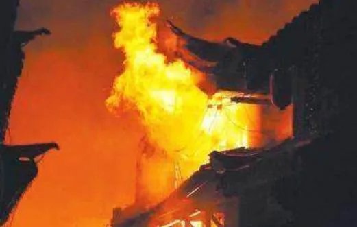 女孩玩火一家烧伤什么情况：详情过程揭发生了什么事情