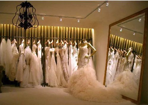 成都卖婚纱礼服的地方推荐  实体店婚纱多少钱一套