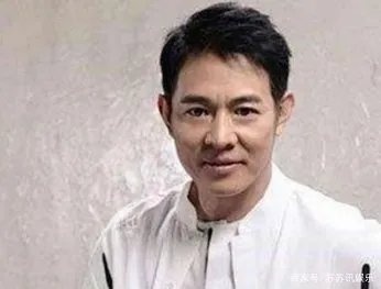 李连杰对利智一见钟情,结婚三年后抛弃前妻,他的前妻现在生活的怎么样了?