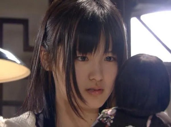 小千代图片长大后 和小时候照片对比简直是两个人