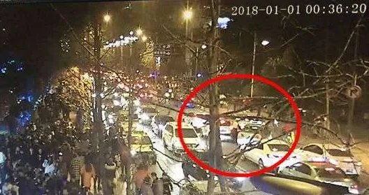 克隆出租连撞6车有没有人员伤亡？