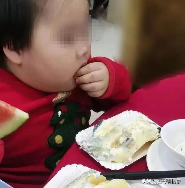 把三岁女孩喂到70斤的家长是什么心理？