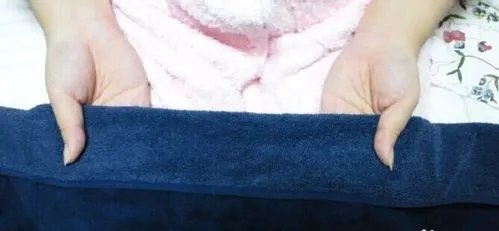 怎么用毛巾包头发图解