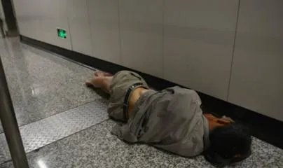 你如何看待「地铁站避暑」?