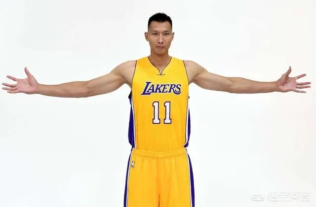 当年易建联在NBA新秀赛季,一拳将挑衅的加内特击倒在地是怎么回事?当时发生了什么?