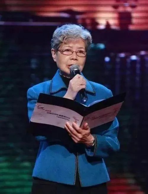 中国第一位电视播音员沈力去世，她生前培养出哪些播音员？