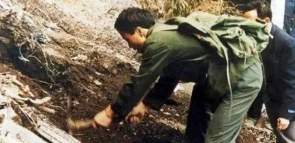 深山中发现坠毁战斗机，怎么回事？飞机从何而来？