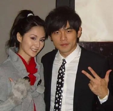 曝周杰伦曾追港星是谁?