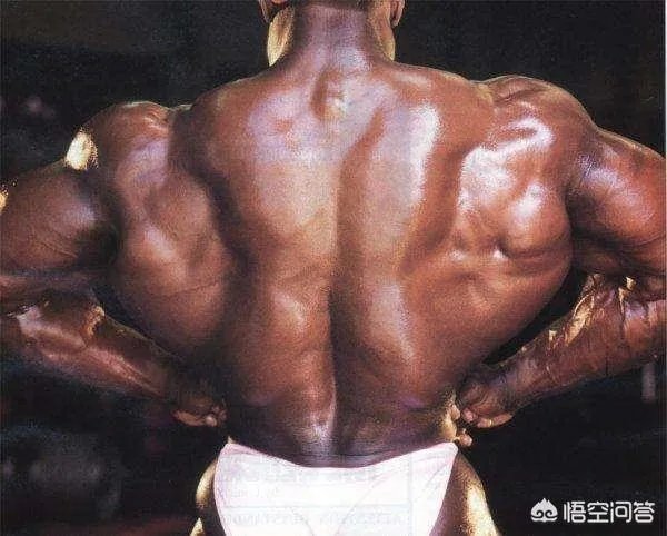 健美皇帝罗尼库尔曼最近又动手术了，难道竞技健美非得牺牲身体健康为代价嘛？