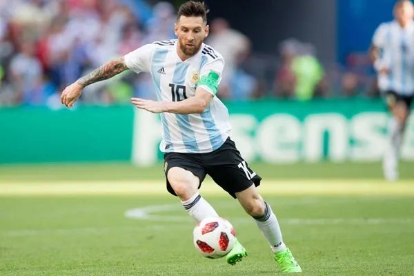 梅西拒绝领奖，这种抗议方式你觉得正确吗？