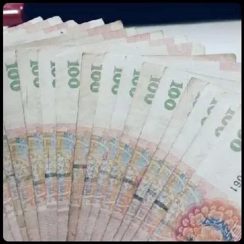 各个卫视的主持人的收入一般是多少?