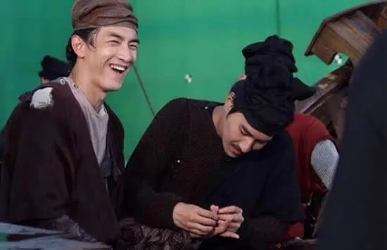 林更新在线收赵又廷丑照 网友的评论画风变了