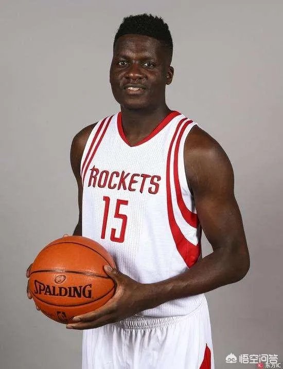 卡佩拉穿中文“饼皇”T恤亮相发布会，这是中国火蜜的力量吗？