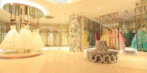 成都卖婚纱礼服的地方推荐  实体店婚纱多少钱一套